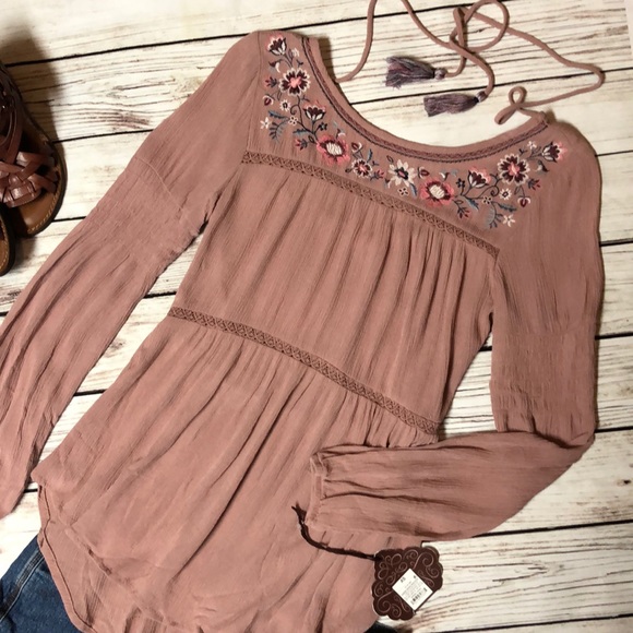 Knox Rose Tops - $4.99 SHIPPING! NWT Embroidered Tie Knox Rose Top
